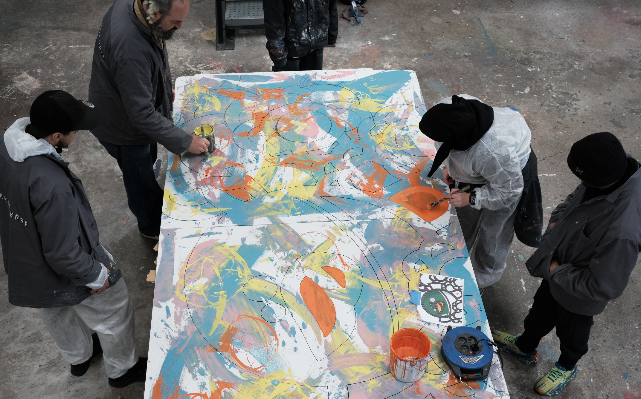 Deux tableaux (1 diptyque) de l'artiste Pec et de Anamorphose. On y voit des couleurs vives, un oiseau / canard (knar)